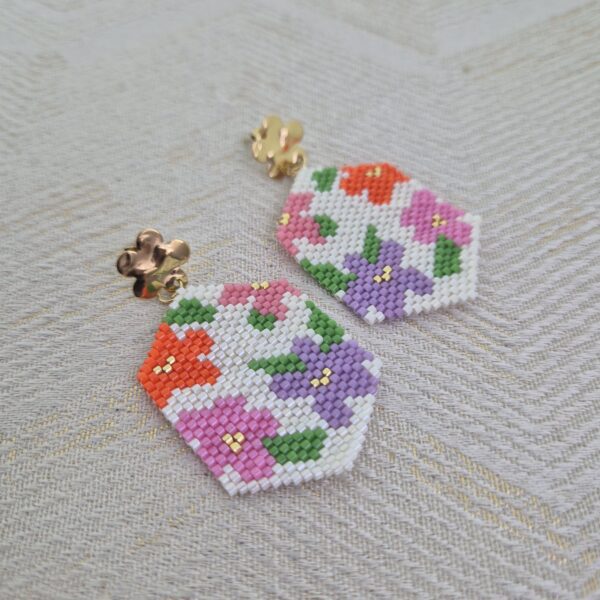 Statement oorbellen van Miyuki Beads met bloemen