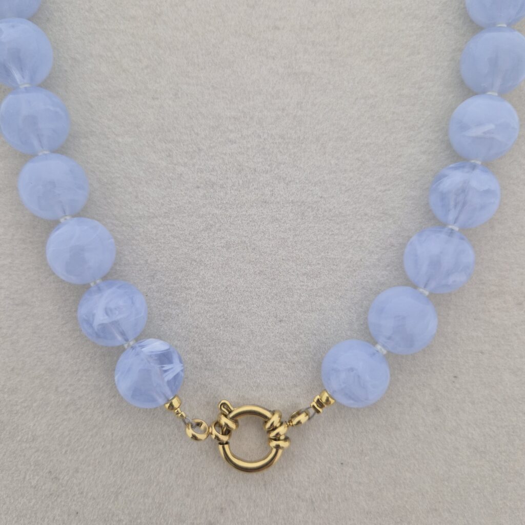 Ketting met grote kralen en boeislot | Lichtblauw Goud