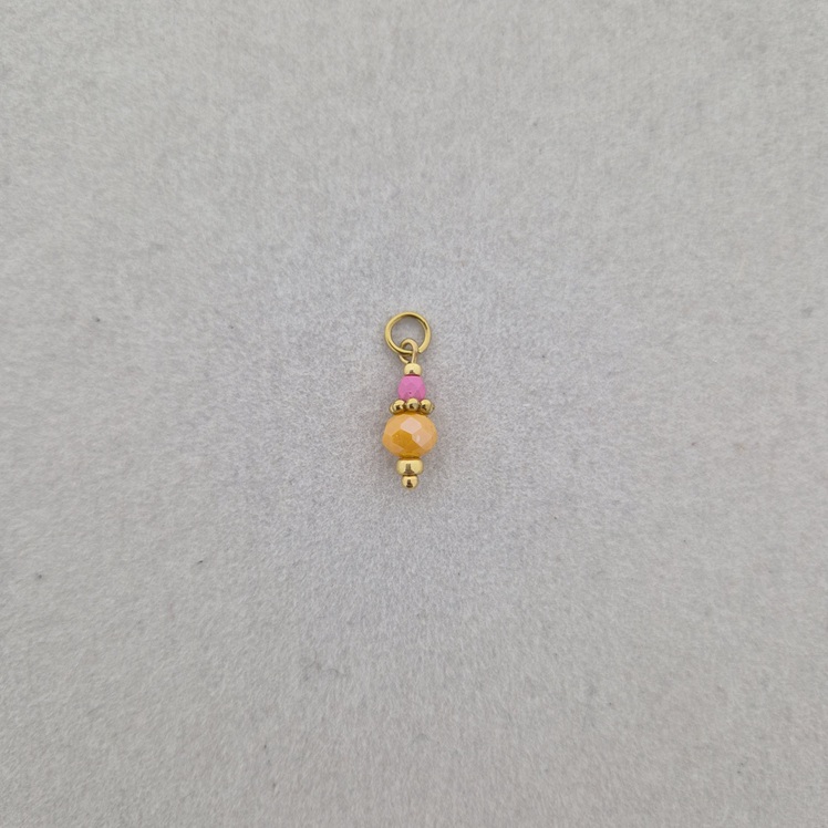 Bedel met oranje facetkraal en klein roze facetkraaltje - goud