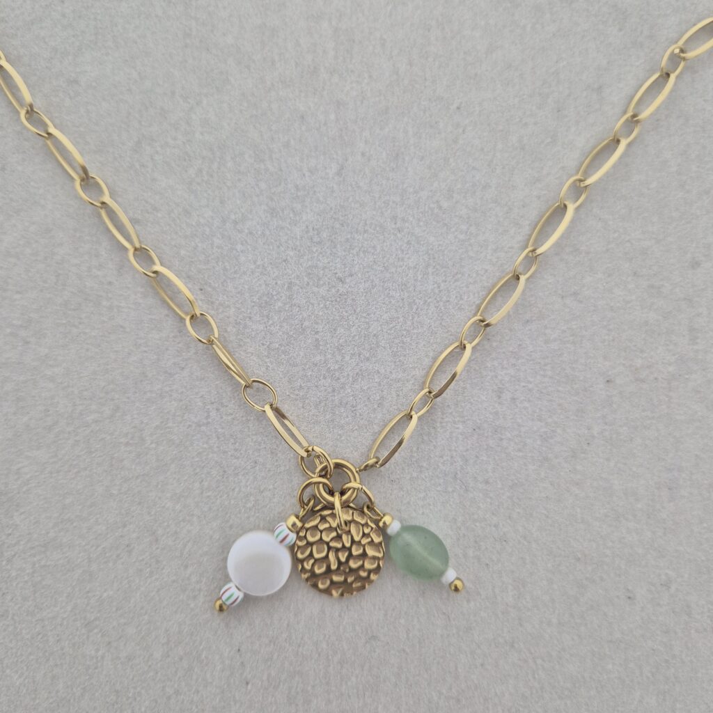 Ketting met 3 bedels - groen wit