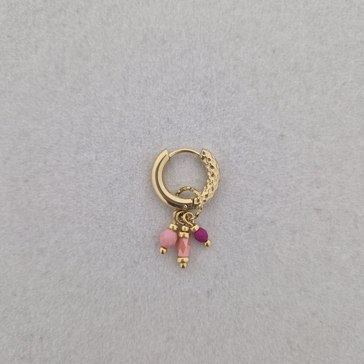 Dikke oorring met bedel roze-rood